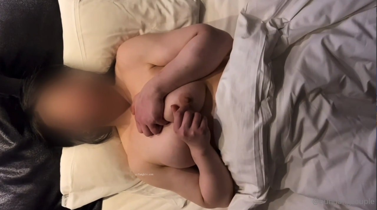 HMN-310 常に耳元で囁き続ける 媚薬キメセク淫語痴女 脳内バグらせハーレム中出し逆3P
